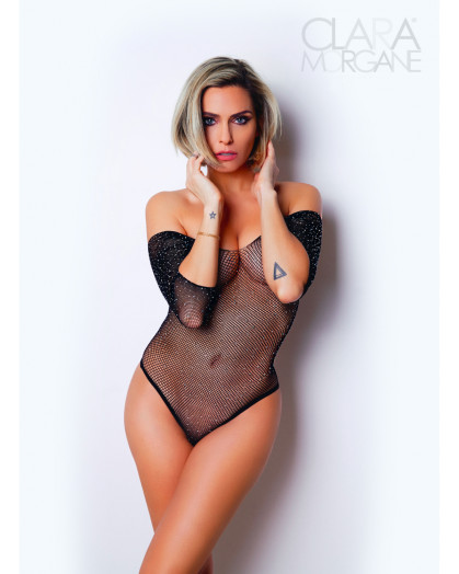 Un body string à résille et strass de chez Clara Morgane pour une touche glamour à votre tenue.