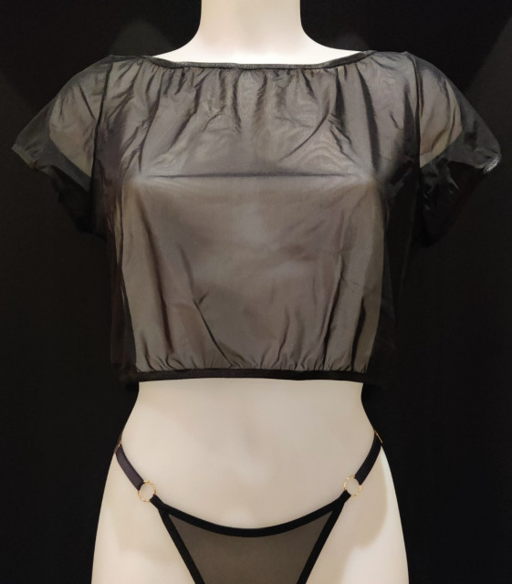 Crop-top fait main en résille transparente ultra douce