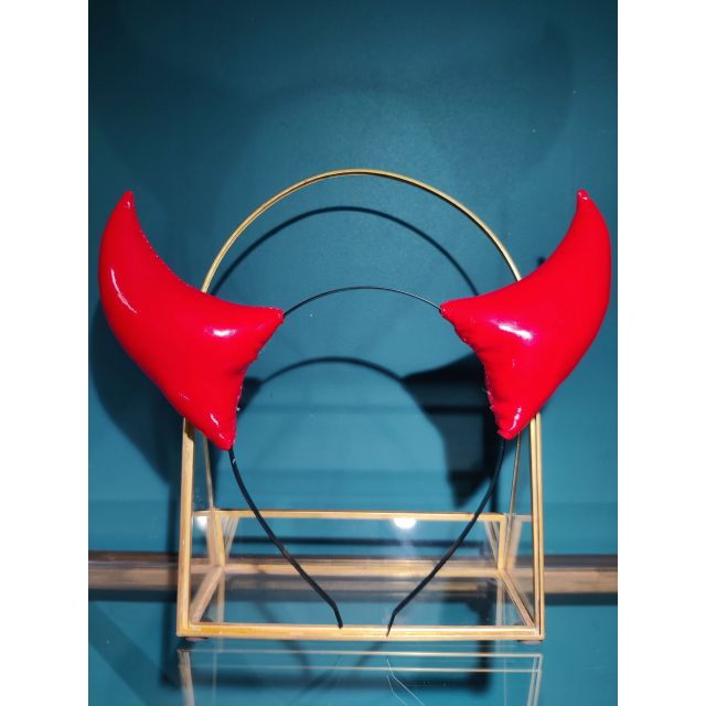 Serre-tête avec des cornes de diable en vinyle rouge, fait main - Made in France.