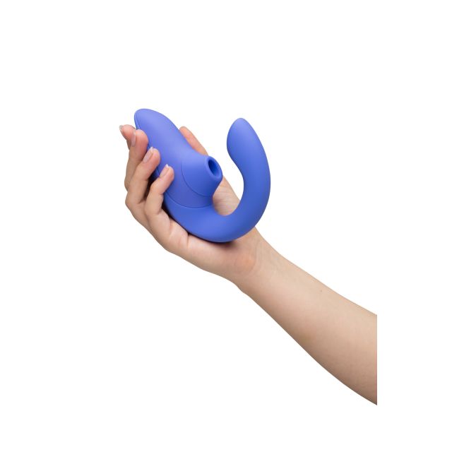 Womanizer Blend avec une partie pénétrante et vibrante qui stimule le point G et une partie qui stimule le clitoris en externe avec aspiration