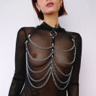 Harnais de poitrine en cuir noir et chaînes
