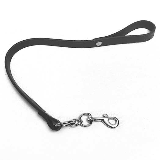 Laisse courte en cuir pour les jeux BDSM.