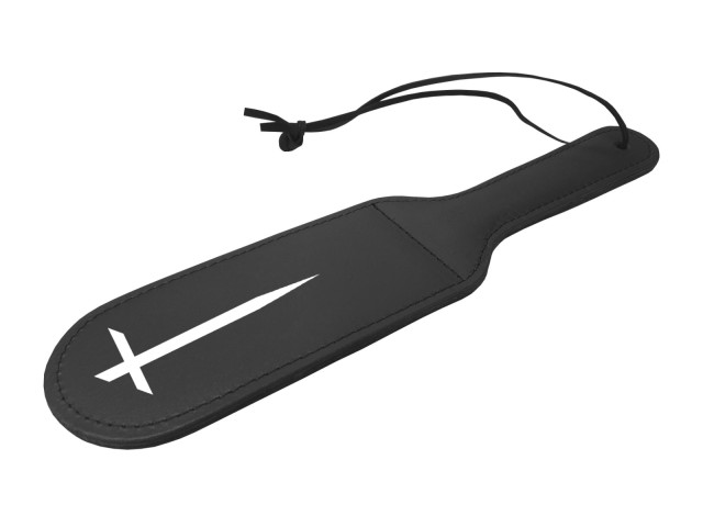 Paddle pour jeux d'impact en cuir noir avec motif de croix The Sinners sur son embout