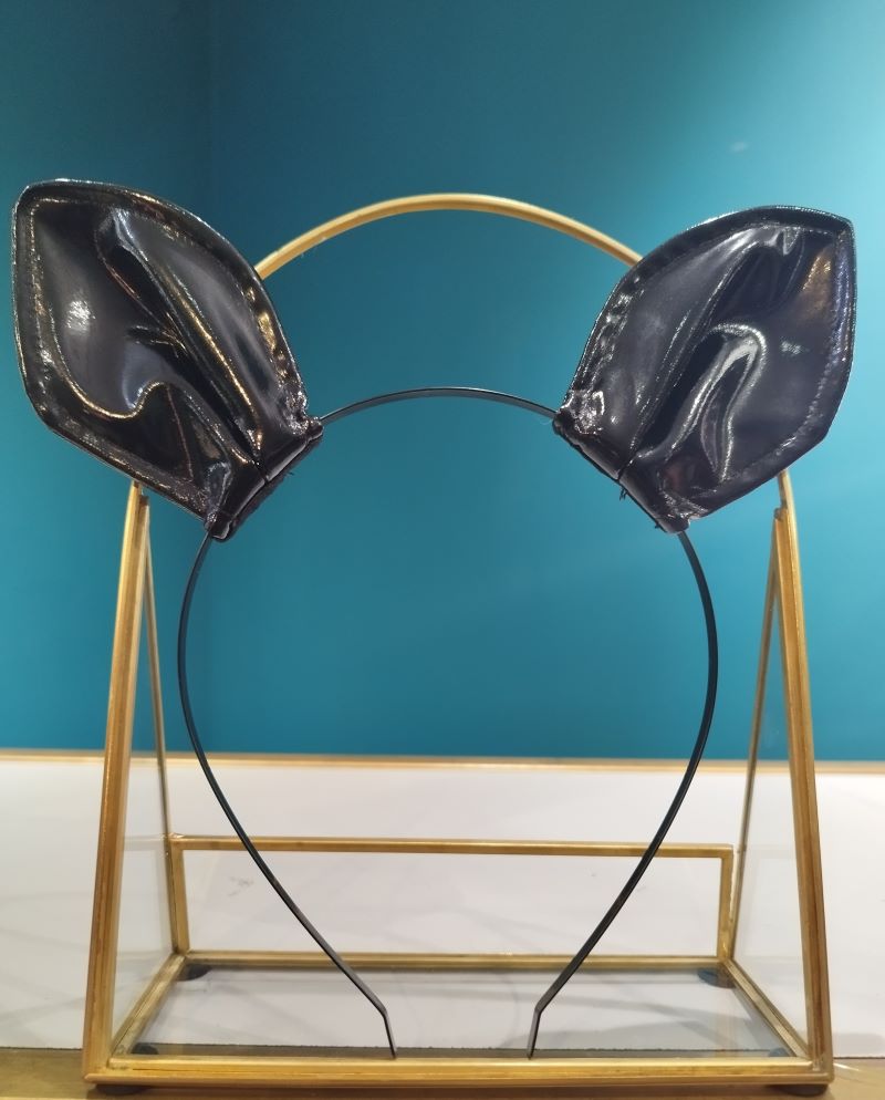 Serre-tête avec des oreilles de chat en vinyle, fait main - Made in France.
